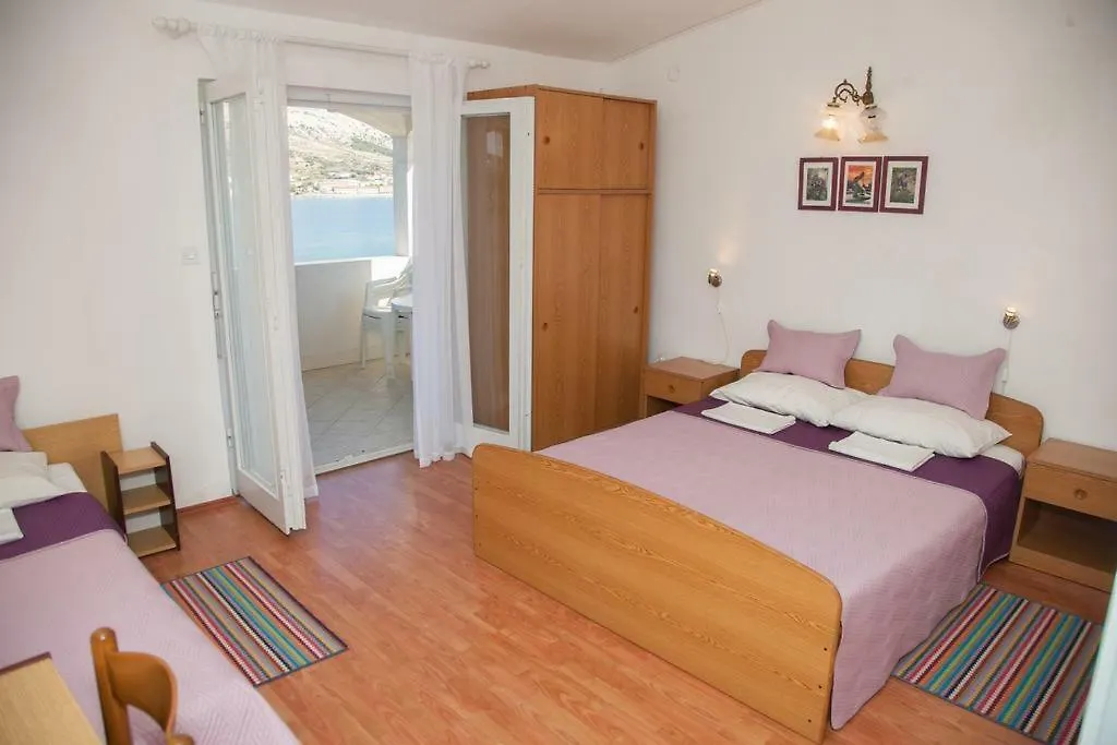 Apartments By The Sea Pag - 15670 Pag Town 0*,  Chorvatsko